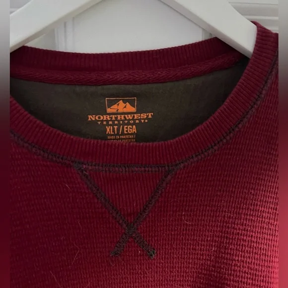 Worn once! Men’s XLT Northwest Territory Burgundy Thermal Top! - Picture 3 of 4